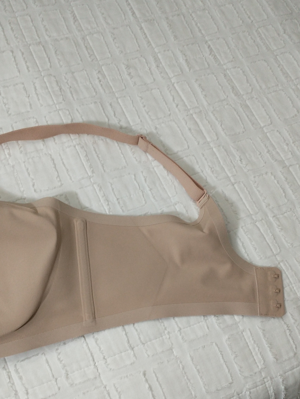 Honey Love Crossover Wireless Bra, Size Medium, Nude Color - Picture 7 of 8